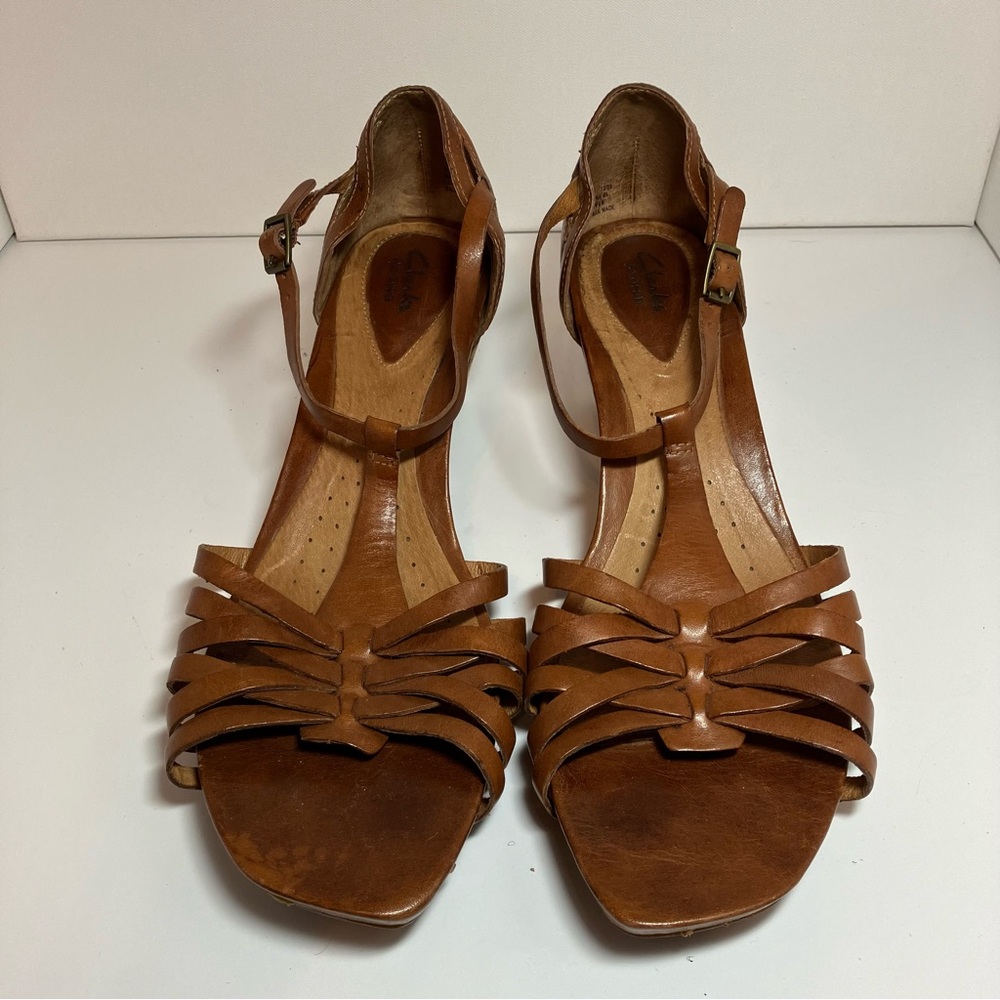 Clarks Artisan Erda T-strap. Brown leather. Size 12 women’s. Great condition